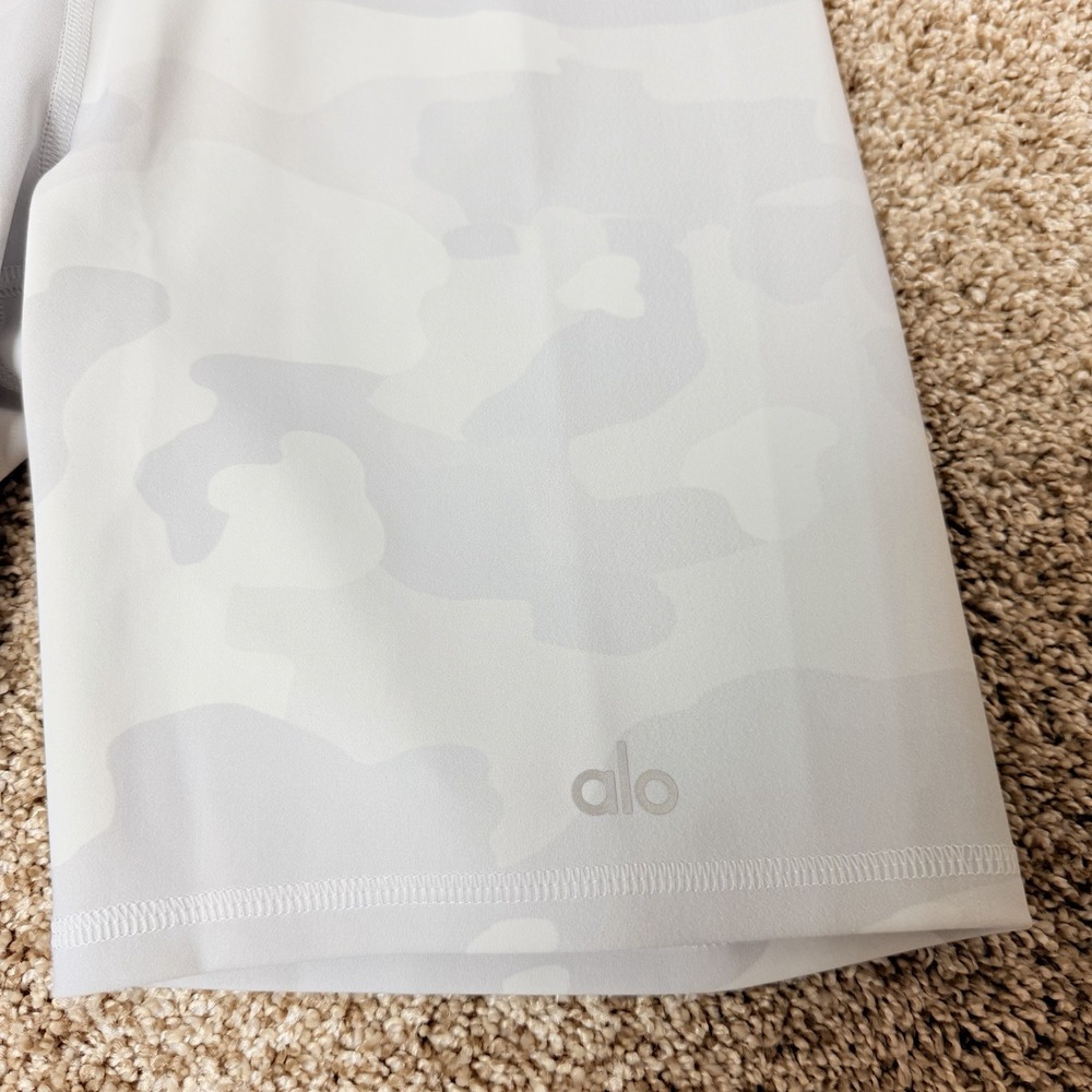 Alo‎ Yoga Camo Biker Shorts Light Grey White High Waist Athletic S - Picture 3 of 8